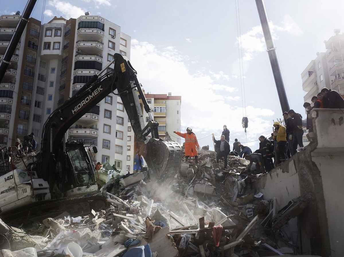 Deprem ve hapishaneler: Tutsak yakınları anlatıyor